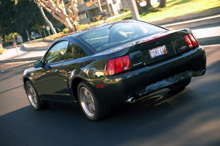  Ford Mustang Bullitt GT 2001 года  (фото 18 из 26)